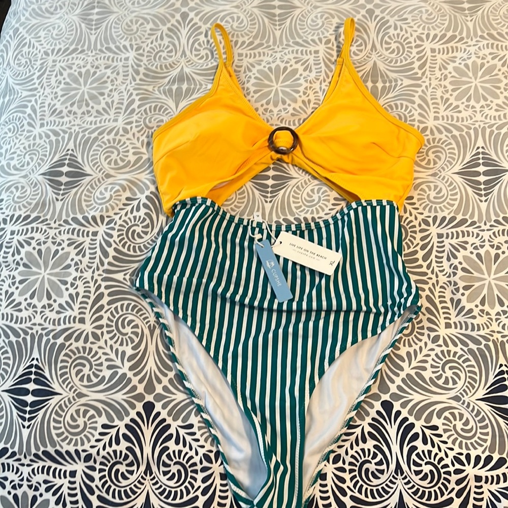 NWT cupshe one piece size XL with cutout midriff